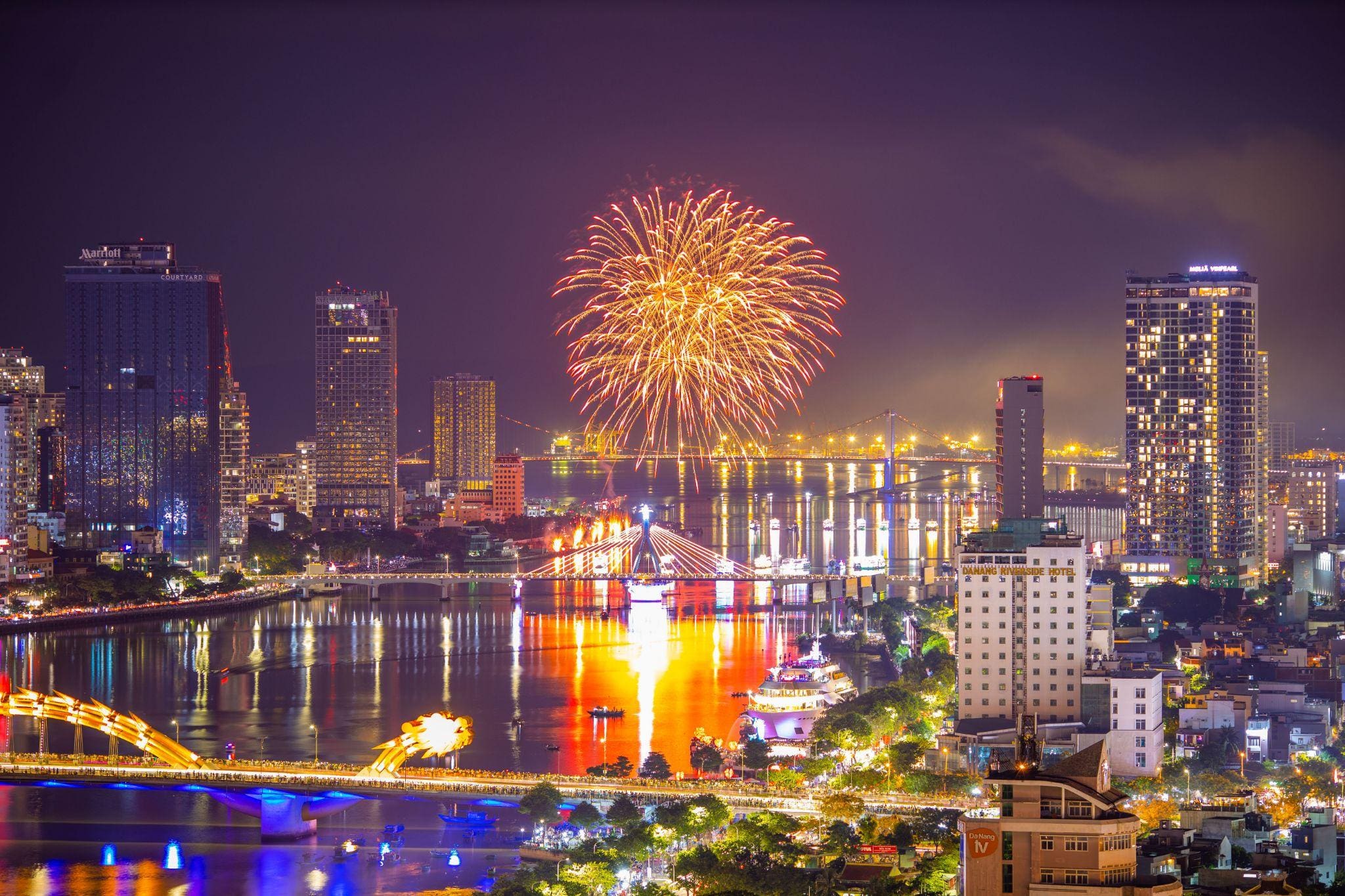 pháo hoa đà nẵng bắn bao lâu