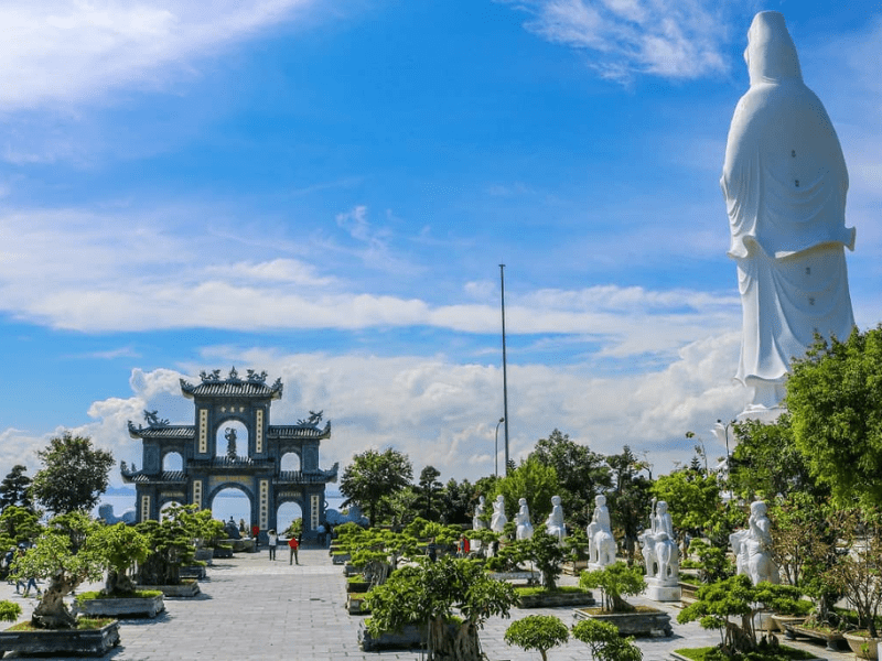 Vẻ đẹp linh thiêng và hùng vĩ của 3 ngôi Chùa Linh Ứng Đà Nẵng